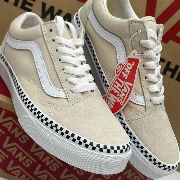 Vans WMNS Tan and White Sneakers Old Skool
Checkerboard Foxing Turtl
VN0A7Q2JDJR - Picture 6 of 16